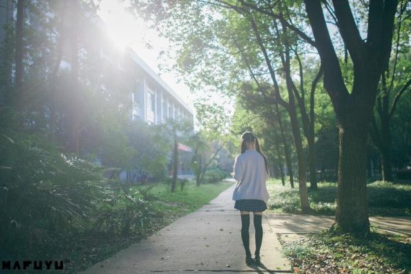 轻松定位好莱污黑料正能量入口下载中心，畅享在线视听乐趣